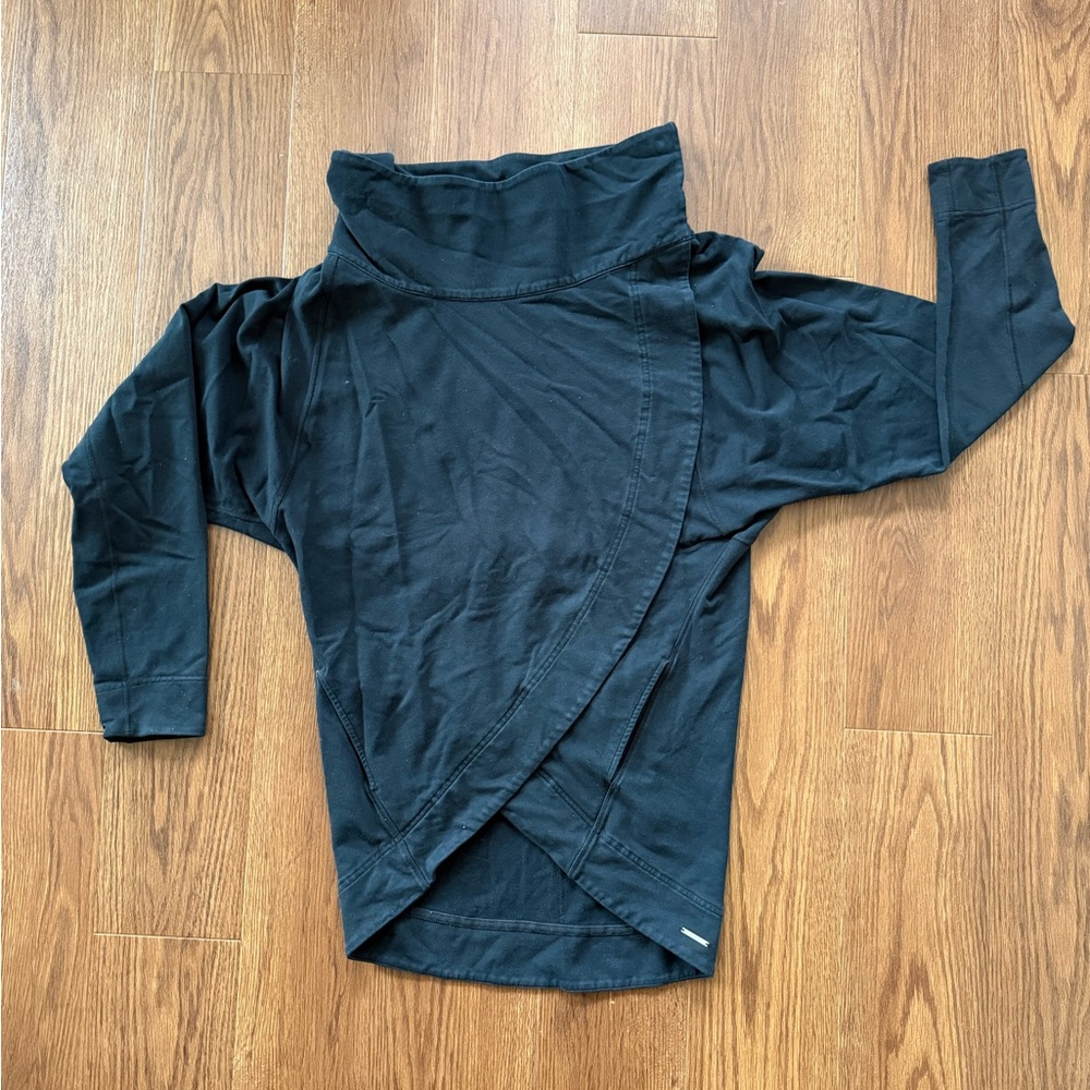 Lululemon Athletica Charcoal Long Sleeve Top